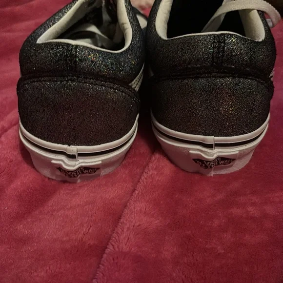 Vans - Picture 3 of 4